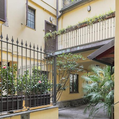 Easylife - Comodo Studio Con Terrazza Zona Navigli Milan Luaran gambar