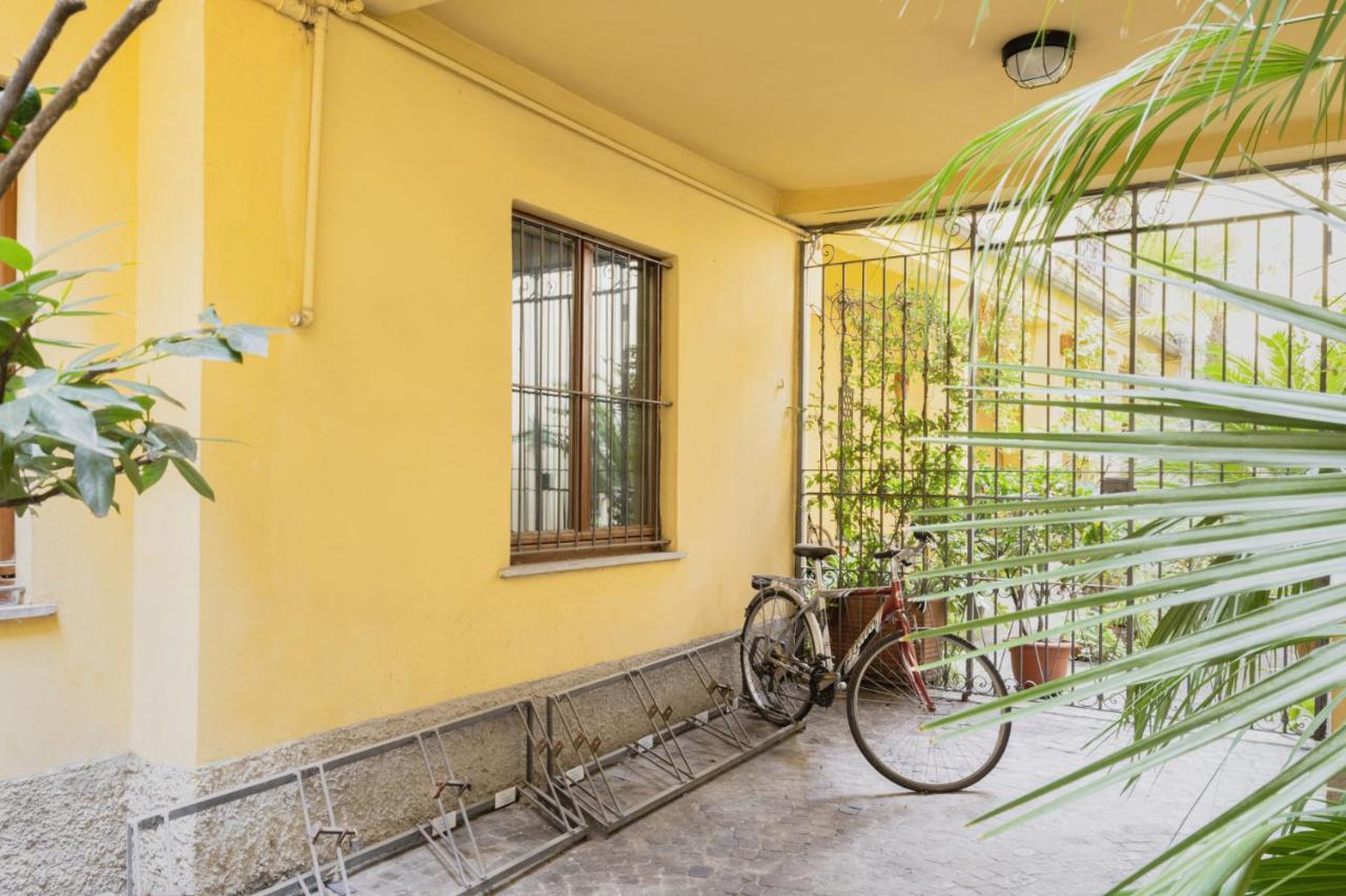 Easylife - Comodo Studio Con Terrazza Zona Navigli Milan Luaran gambar